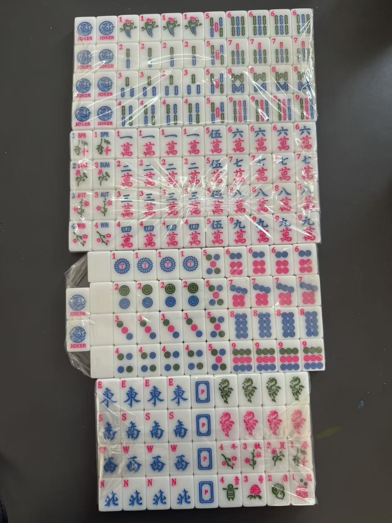 American mahjong set with accessories